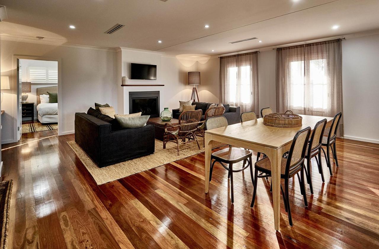 Goonoo Goonoo Station Hotell Tamworth Exteriör bild A living room with a fireplace