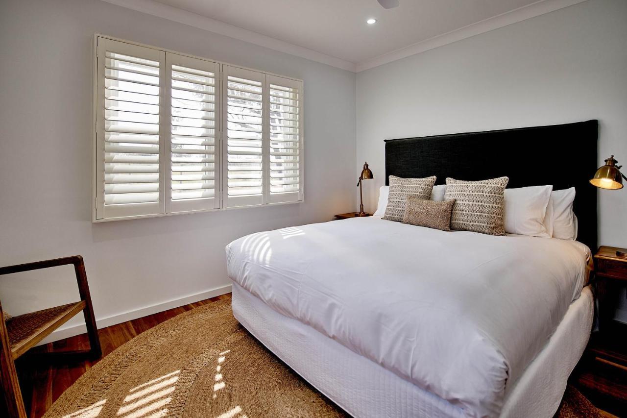 Goonoo Goonoo Station Hotell Tamworth Exteriör bild A bedroom with plantation shutters