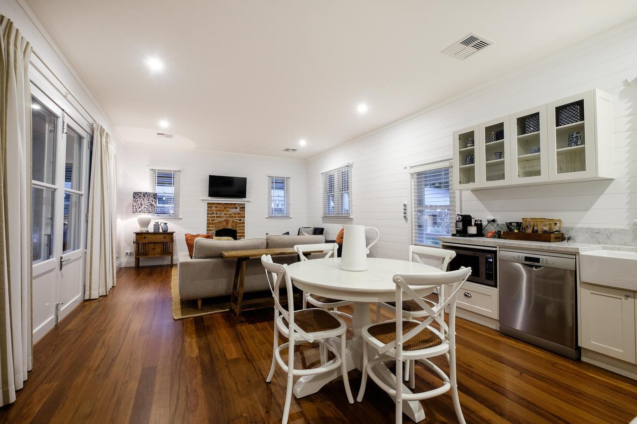 Goonoo Goonoo Station Hotell Tamworth Exteriör bild The kitchen and living room of a typical apartment