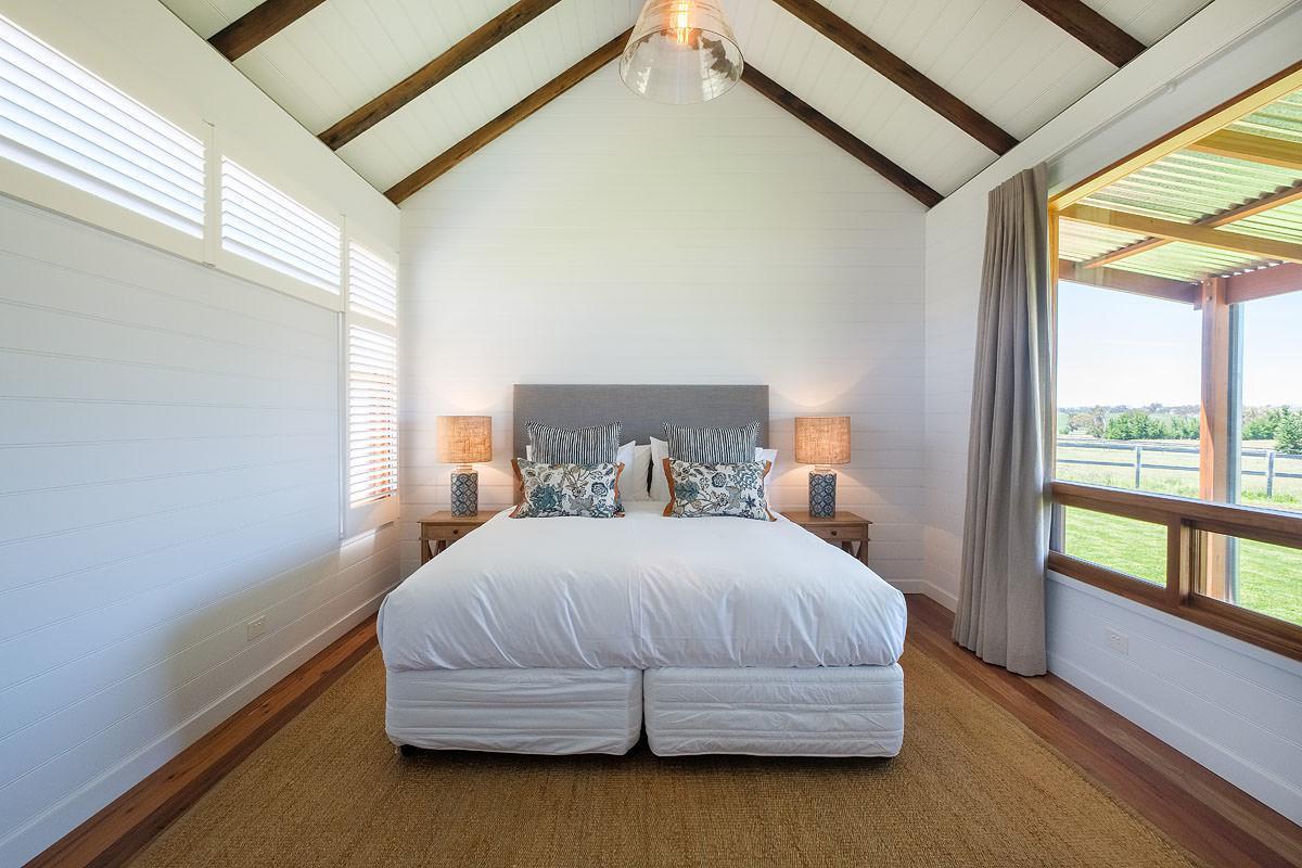 Goonoo Goonoo Station Hotell Tamworth Exteriör bild A bedroom at the Lodge at the Hunter Valley