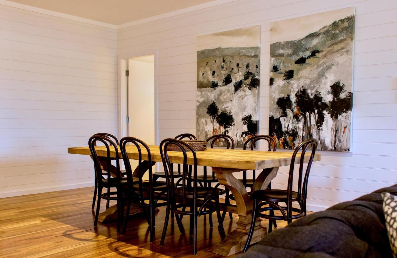 Goonoo Goonoo Station Hotell Tamworth Exteriör bild A dining room with a Thonet chair set