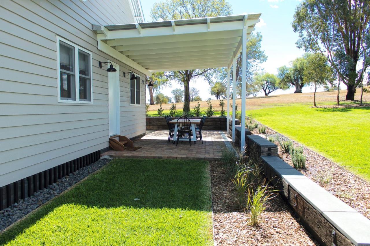 Goonoo Goonoo Station Hotell Tamworth Exteriör bild A residential patio with a retractable awning